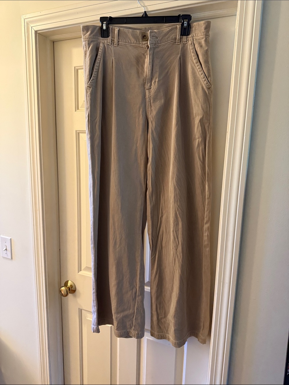 American Eagle Womens Classic Wide Leg Chino Pants in Khaki